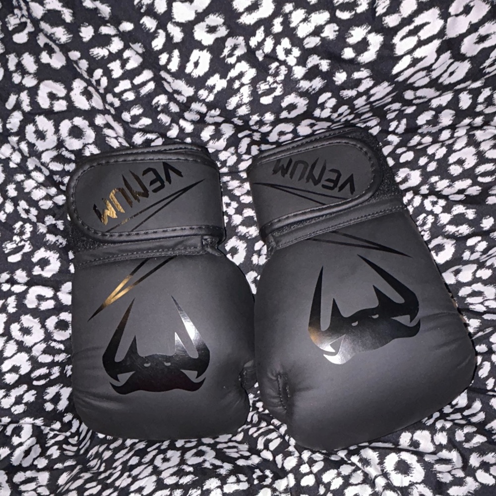 Venom elite boxing gloves - Picture 3 of 7